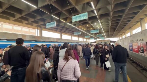 Пассажиры в метро - Sputnik Армения
