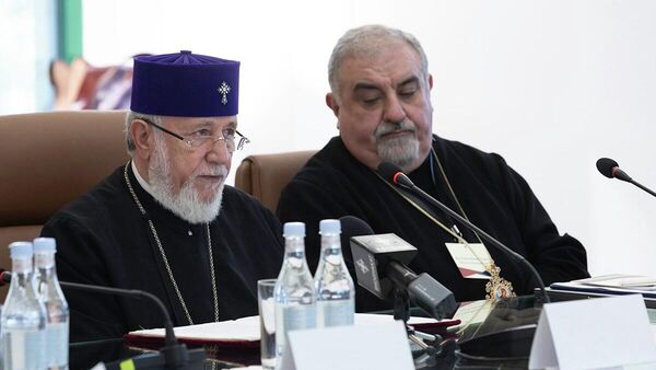 Կաթողիկոսն ու Վահան եպիսկոպոս Հովհաննիսյանը - Sputnik Արմենիա