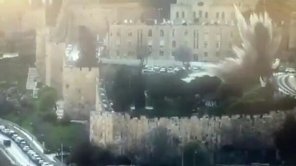 Момент падения иранской ракеты в Старом городе Иерусалима - Sputnik Армения