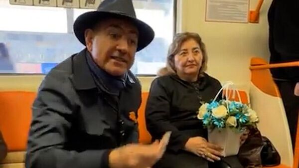 Նիկոլ Փաշինյանը մետրոյում - Sputnik Արմենիա