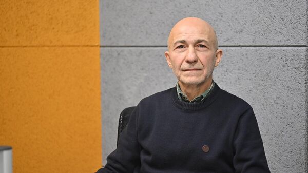 Экономист Карен Адонц - Sputnik Армения