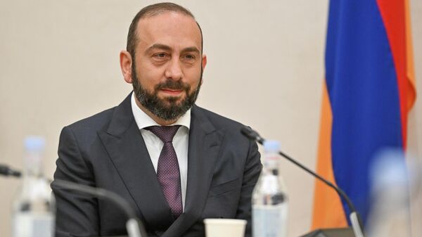 Արարատ Միրզոյան
 - Sputnik Արմենիա