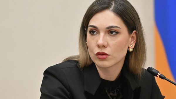 Министр юстиции Србуи Галян на очередном заседании Постоянной комиссии НС по государственно-правовым вопросам (23 марта 2026). Еревaн - Sputnik Армения