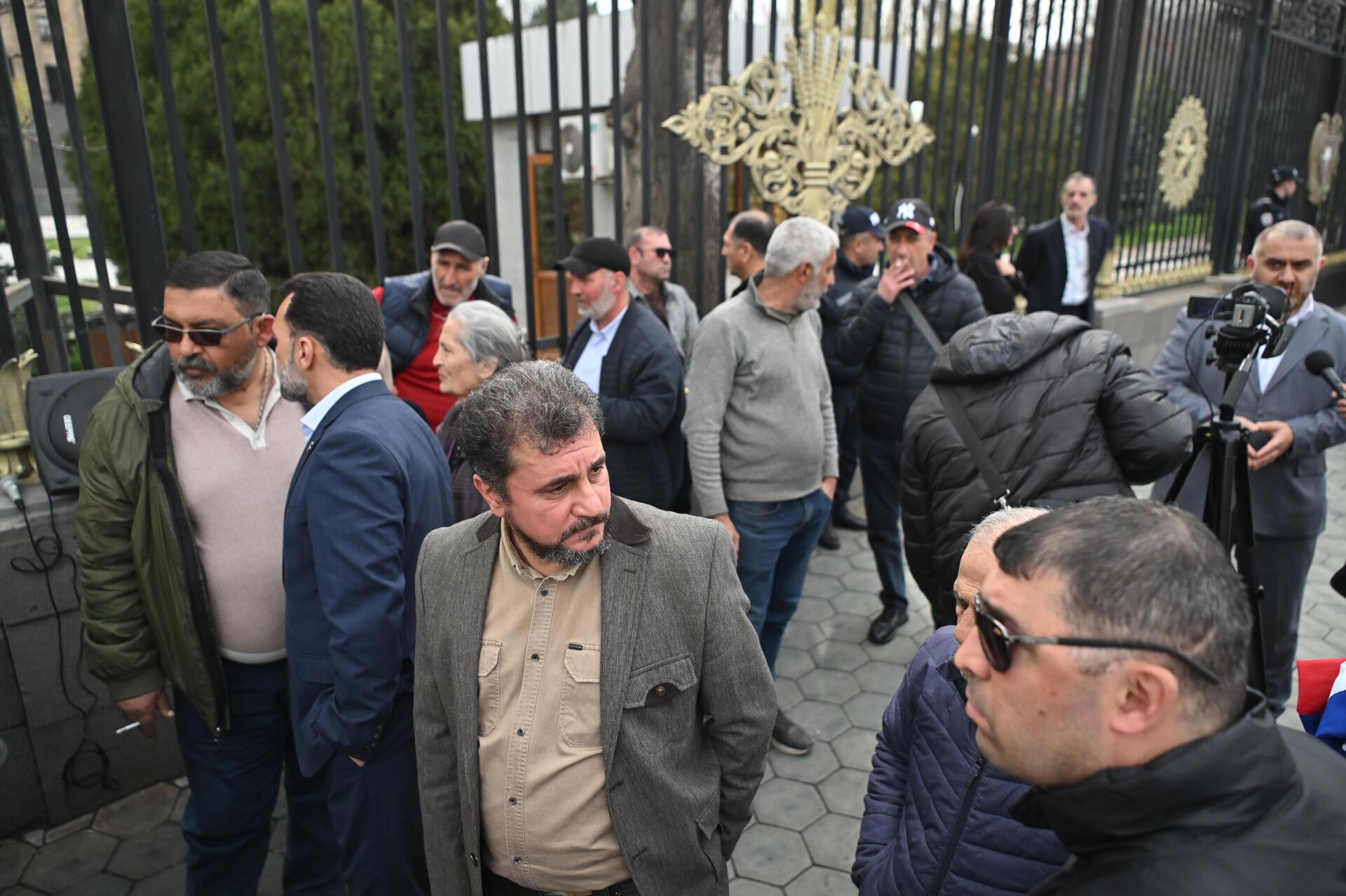 Акция протеста перед зданием Национального собрания (24 марта 2026). Еревaн - Sputnik Армения, 1920, 24.03.2026