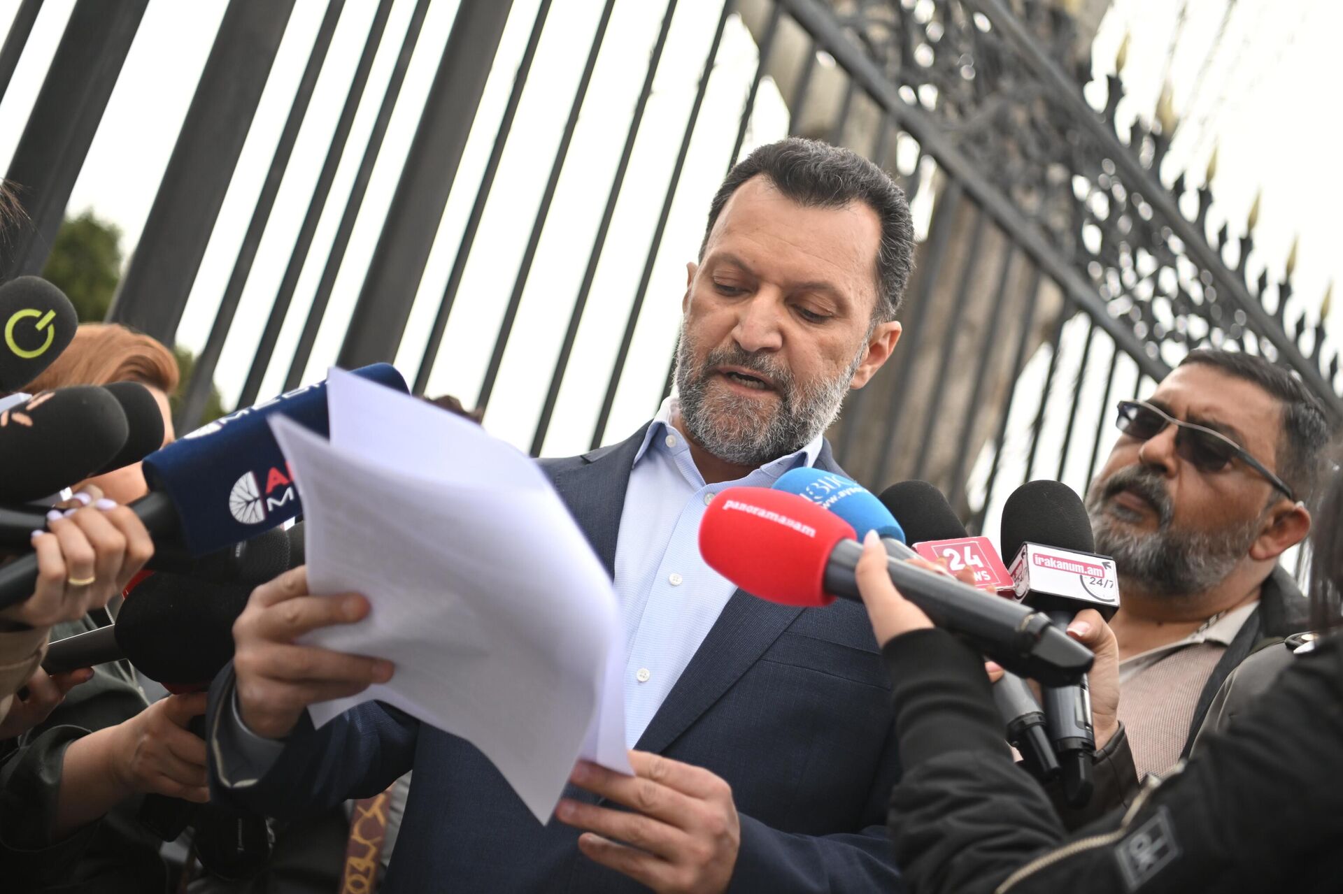 Акция протеста перед зданием Национального собрания (24 марта 2026). Еревaн - Sputnik Արմենիա, 1920, 24.03.2026