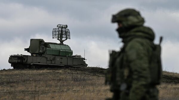 Боевое дежурство ЗРК Тор-М1 группировки войск Центр на Красноармейском направлении СВО - Sputnik Армения