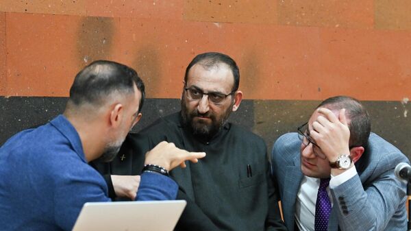 Судебное заседание по делу архиепископа Аршака Хачатряна (25 марта 2026). Армавир - Sputnik Армения