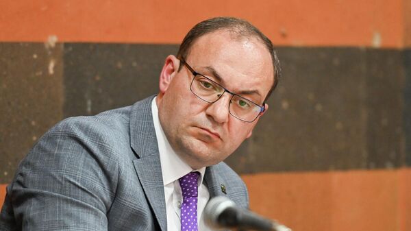 Адвокат Арсен Бабаян во время судебного заседания по делу архиепископа Аршака Хачатряна (25 марта 2026). Армавир - Sputnik Армения