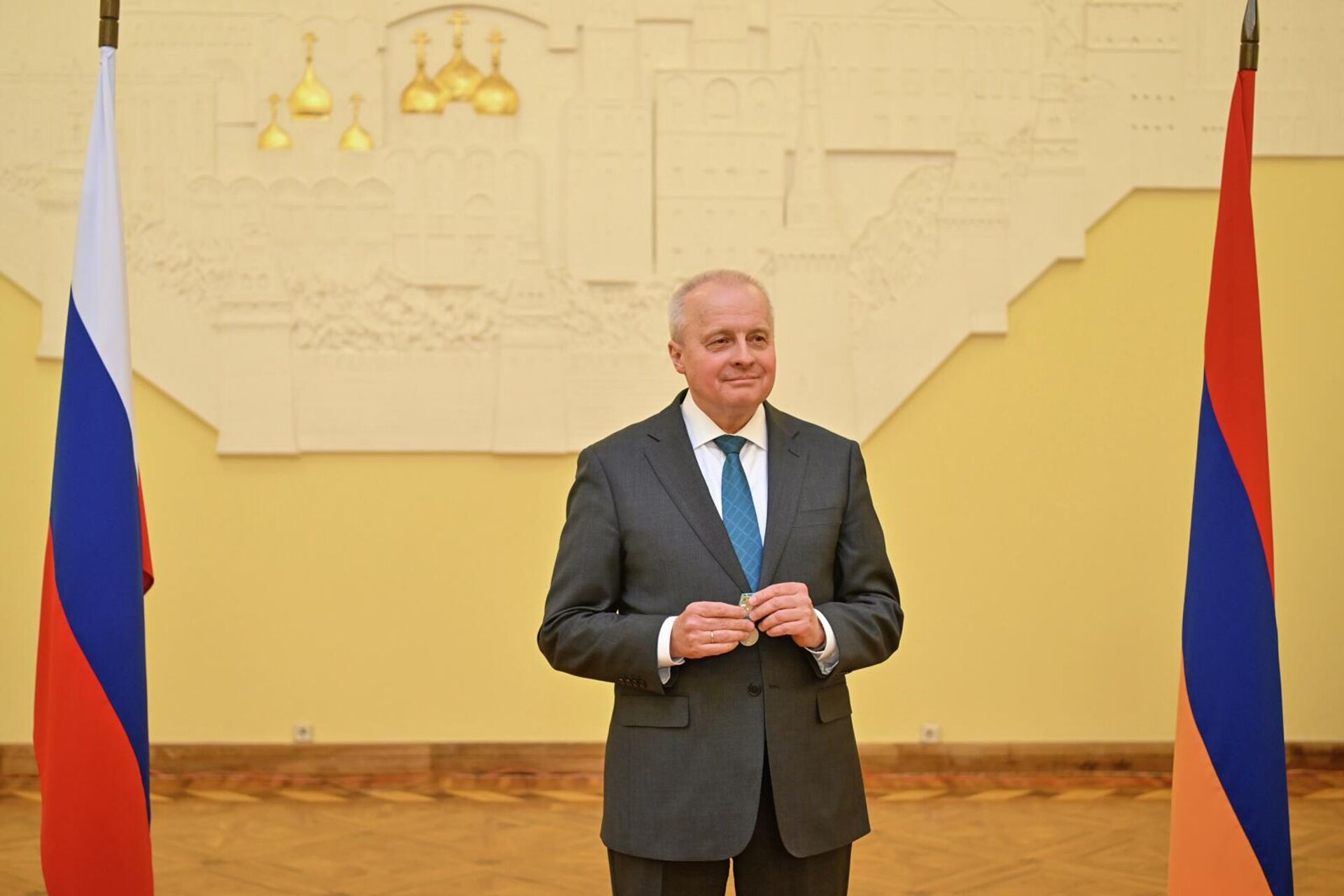 Посол РФ Сергей Копыркин на торжественной церемонии вручения гос.наград и благодарностей Президента РФ за вклад в развитие культурно-гуманитарных связей России и Армении (26 марта 2026). Еревaн Посол РФ Сергей Копыркин на торжественной церемонии вручения гос.наград и благодарностей Президента РФ за вклад в развитие культурно-гуманитарных связей России и Армении (26 марта 2026). Еревaн - Sputnik Արմենիա, 1920, 26.03.2026