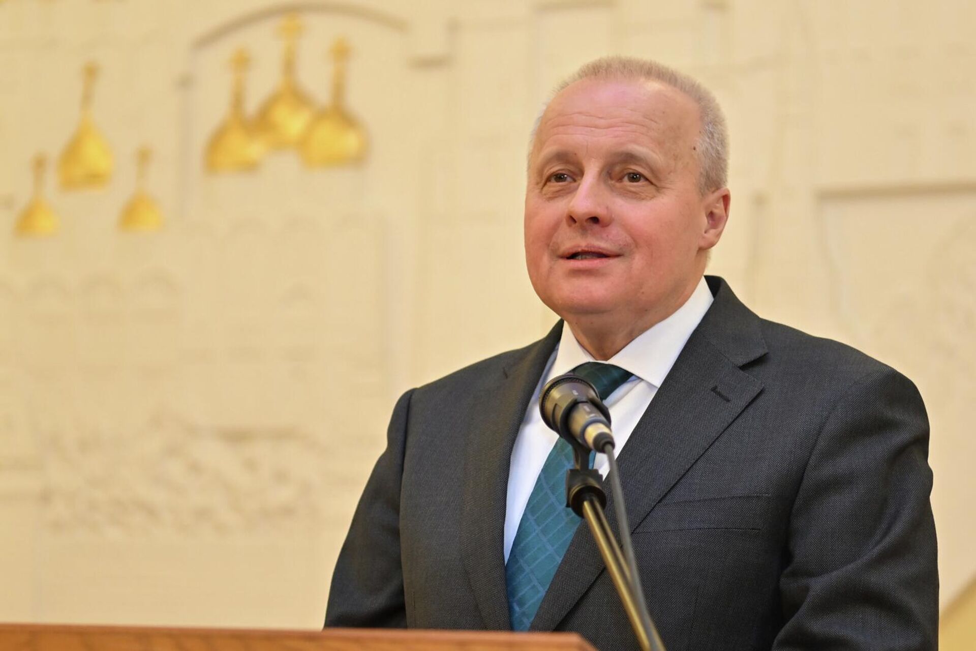 Посол РФ Сергей Копыркин на торжественной церемонии вручения гос.наград и благодарностей Президента РФ за вклад в развитие культурно-гуманитарных связей России и Армении (26 марта 2026). Еревaн - Sputnik Армения, 1920, 26.03.2026