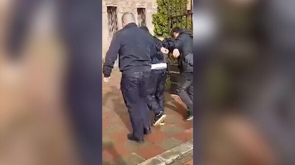 Քրեական ոստիկաններն ու քննիչները խուզարկություններ են կատարել մայրաքաղաքի 20 հասցեներում - Sputnik Արմենիա