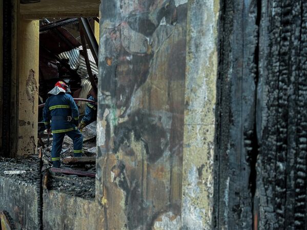 Հրշեջները շարունակում եմ աշխատել - Sputnik Արմենիա