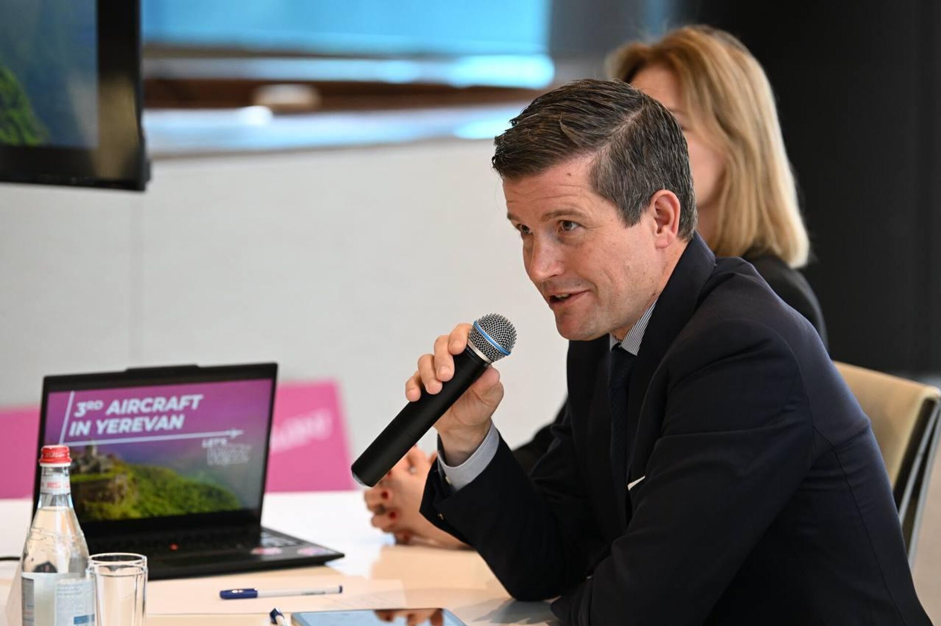 Ян Малин на пресс-конференции венгерской авиакомпании Wizz Air (27 марта 2026). Еревaн - Sputnik Армения, 1920, 27.03.2026