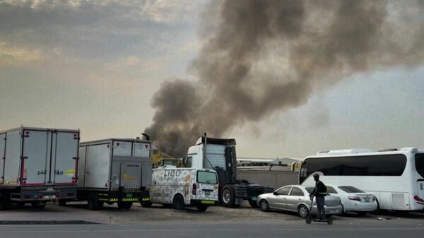 Последствия атаки иранского беспилотника в промышленной зоне Аль-Куоз в Дубае (13 марта 2026). ОАЭ - Sputnik Армения