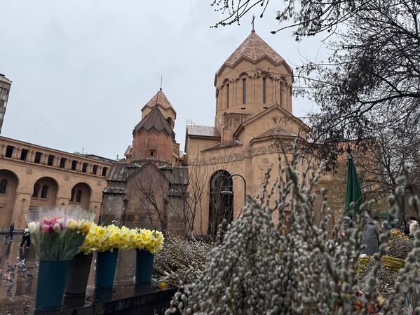 Ծաղկազարդը Երևանի Սուրբ Աստվածածին Կաթողիկե եկեղեցում - Sputnik Արմենիա