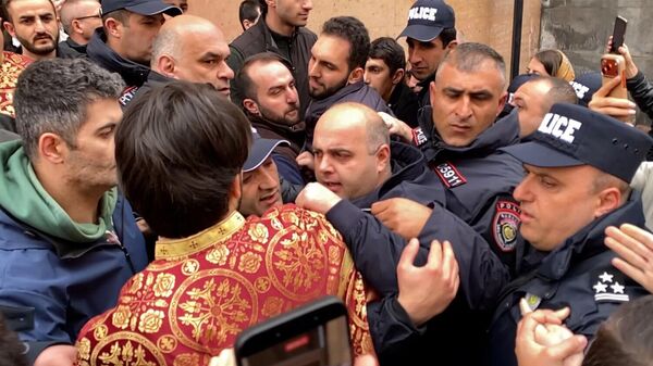 Դրվագ Սուրբ Աննա եկեղեցում տեղի ունեցած միջադեպից - Sputnik Արմենիա