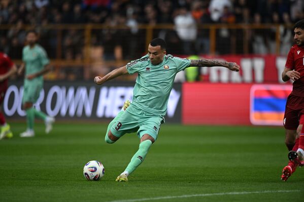 Макс Эбонг во время товарищеского матча по футболу между сборными Армении и Беларуси - Sputnik Армения