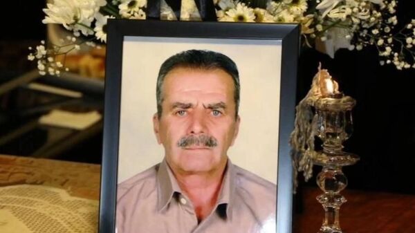 Портрет погибшего в Исфахане иранского армянина Ованнеса Симоняна в посольстве Ирана в Армении (30 марта 2026). Еревaн - Sputnik Армения