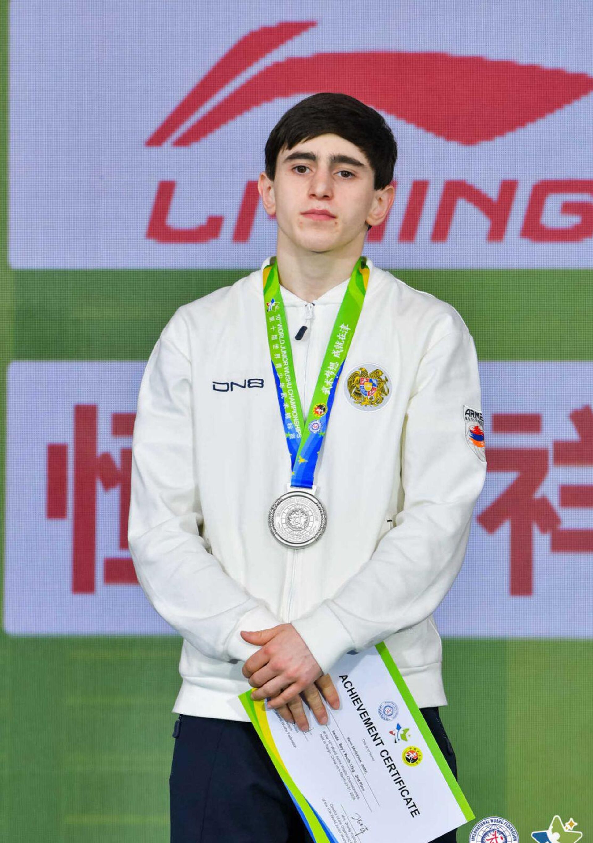Серебряный призер 10-го чемпионата мира среди молодежи по ушу Карен Саакян на пьедестале почета - Sputnik Արմենիա, 1920, 30.03.2026