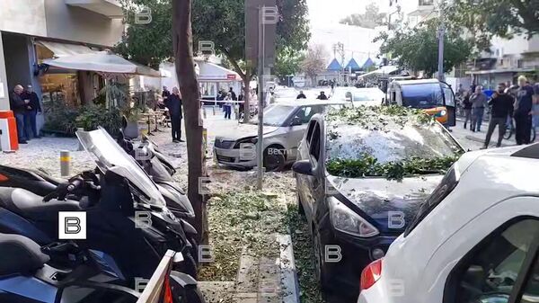 Обломок ракеты упал в центре Тель-Авива - Sputnik Армения