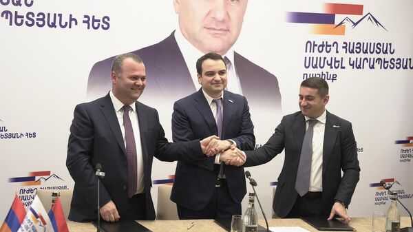 Арутюн Арутюнян, Нарек Карапетян и Наири Саркисян подписали меморандум о создании альянса (31 марта 2026). Еревaн Арутюн Арутюнян, Нарек Карапетян и Наири Саркисян подписали меморандум о создании альянса (31 марта 2026). Еревaн - Sputnik Армения