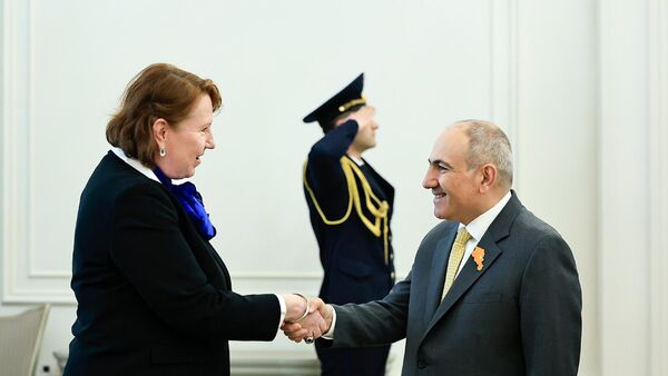 Премьер-министр Никол Пашинян принял нового руководителя гражданской миссии Европейского союза в Армении Сату Койву (31 марта 2026). Еревaн Премьер-министр Никол Пашинян принял нового руководителя гражданской миссии Европейского союза в Армении Сату Койву (31 марта 2026). Еревaн - Sputnik Армения