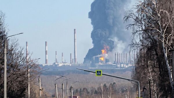 Пожар на предприятии Нижнекамскнефтехим - Sputnik Армения