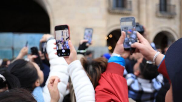 Граждане во время предвыборной кампании премьер-министр Никола Пашиняна (29 марта 2026 г). Ереван Граждане во время предвыборной кампании премьер-министр Никола Пашиняна (29 марта 2026 г). Ереван - Sputnik Армения