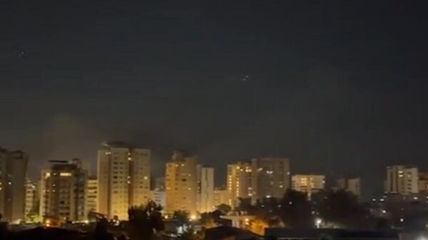 Три мощных взрыва прогремели в районе Джнах в Бейруте - Sputnik Армения