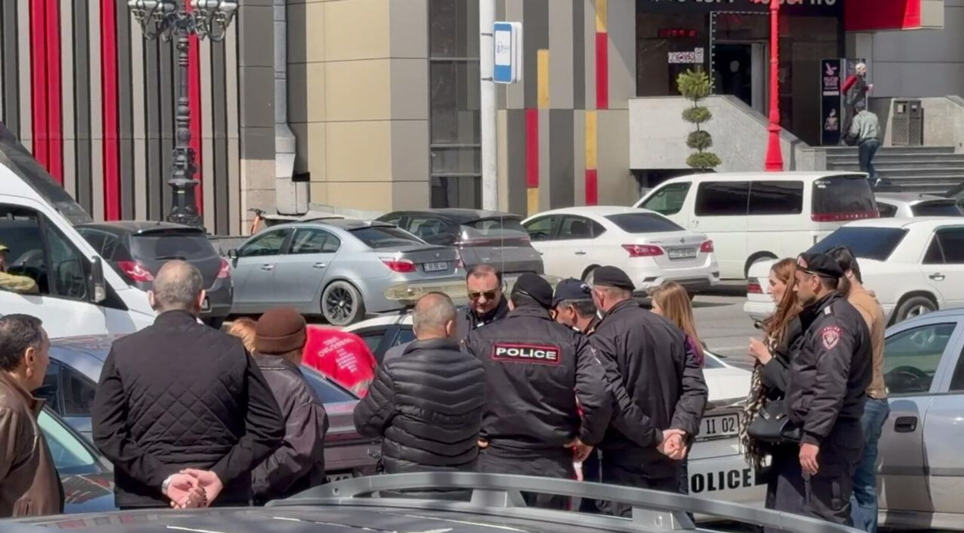 Полиция после решения суда по делу Давида и Микаэла Минасянов (1 апреля 2026). Еревaн - Sputnik Армения, 1920, 01.04.2026