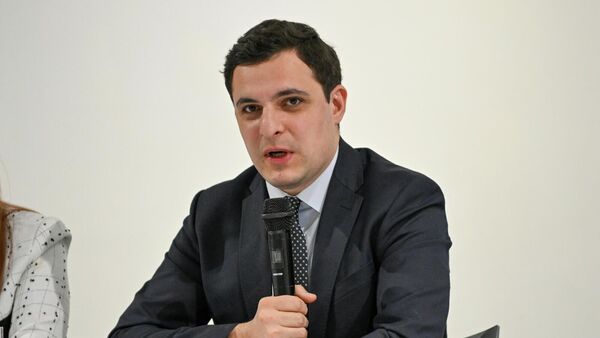 Научный сотрудник АПРИ Армения Сергей Мелконян на пресс-конференции, посвященной ирано-американско-израильской войне и ее влиянию на Южный Кавказ (1 апреля 2026). Еревaн - Sputnik Армения