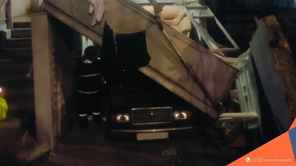 Փլուզում Երևանի Չարենցի փողոցում - Sputnik Արմենիա