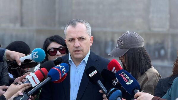 Սամվել Շահրամանյանը Եռաբլուրում - Sputnik Արմենիա