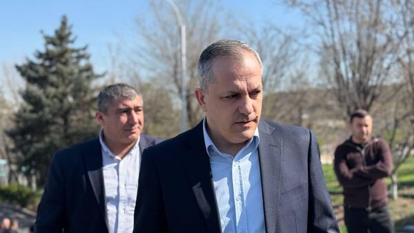 Самвел Шахраманян в военном пантеоне Ераблур (2 апреля 2026). Еревaн - Sputnik Արմենիա