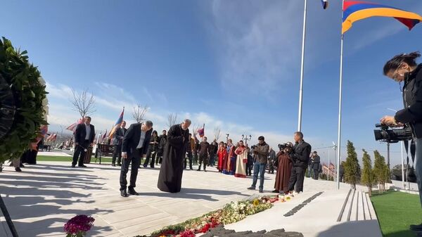 Оппозиционные депутаты и представители Карабаха почтили память погибших в Апрельской войне - Sputnik Армения