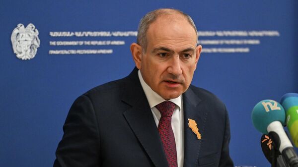 Премьер-министр Никол Пашинян во время брифинга (2 апреля 2026). Еревaн - Sputnik Армения