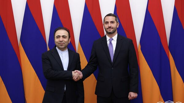 Ռուբեն Ռուբինյանն  ընդունել է ՀՀ–ում Իրանի դեսպան Խալիլ Շիրղոլամիին - Sputnik Արմենիա
