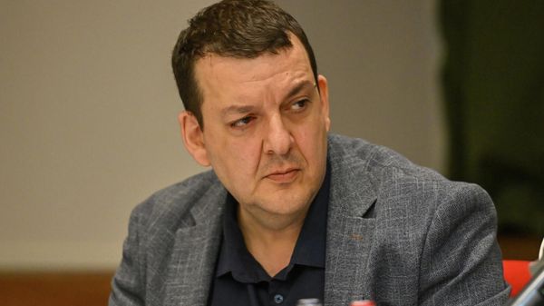 Тигран Кочарян во время международного круглого стола Влияние региональных и электоральных процессов на армяно-российские отношения (3 апреля 2026). Еревaн - Sputnik Армения