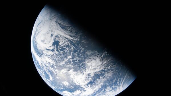 Фото Земли, сделанное командиром миссии Artemis II Рейдом Уайзменом - Sputnik Армения