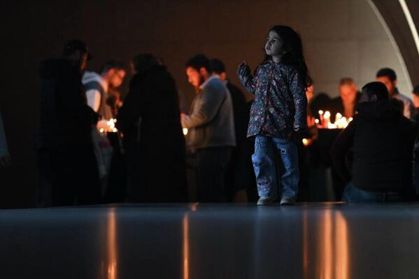 Маленькая прихожанка Армянской церкви - Sputnik Армения