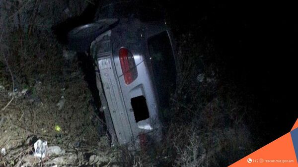 Մասիս-Էջմիածին ավտոճանապարհին մեքենան հայտնվել է ջրատարում - Sputnik Արմենիա