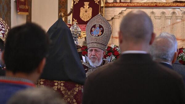 Пасхальная литургия в Первопрестольном Эчмиадзине (5 апреля 2026). Эчмиадзин - Sputnik Армения