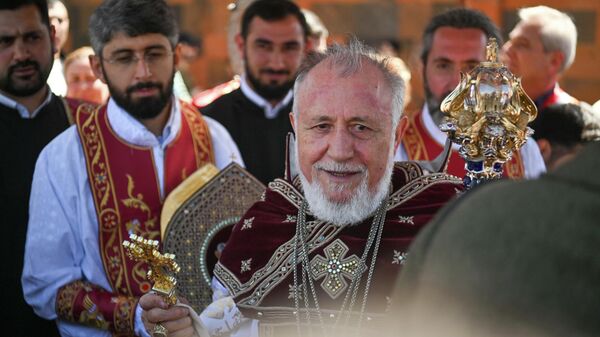 Католикос Гарегин Второй после Пасхальной литургии в Первопрестольном Эчмиадзине (5 апреля 2026). Эчмиадзин - Sputnik Армения
