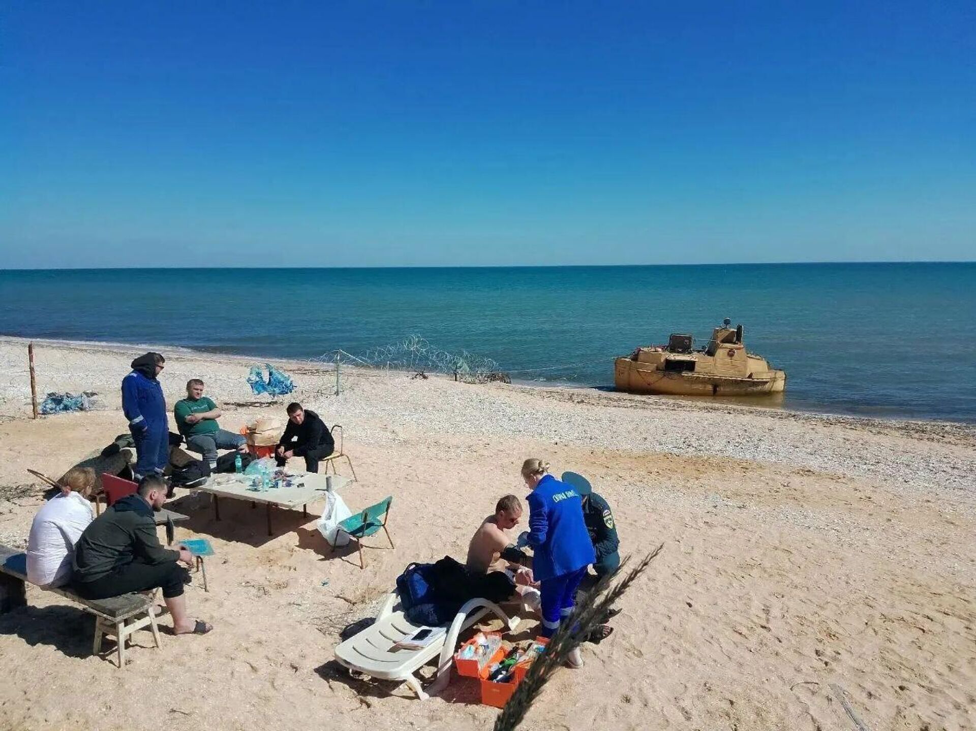 В акватории Азовского моря потерпело крушение судно типа Волго-Балт, следовавшее с грузом пшеницы. Экипаж покинул борт и смог добраться до берега Херсонской области - Sputnik Армения, 1920, 05.04.2026