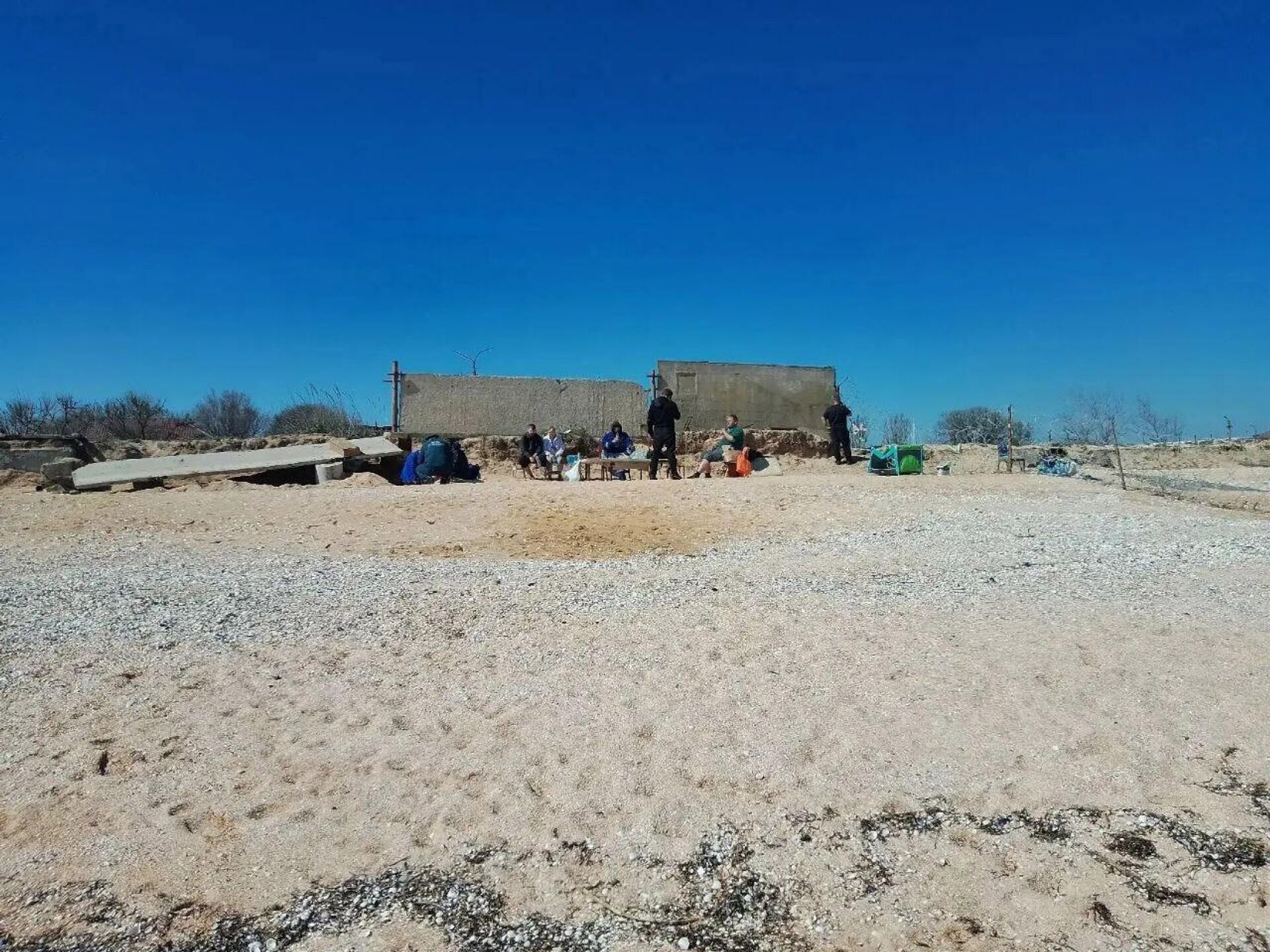 В акватории Азовского моря потерпело крушение судно типа Волго-Балт, следовавшее с грузом пшеницы. Экипаж покинул борт и смог добраться до берега Херсонской области - Sputnik Армения, 1920, 05.04.2026