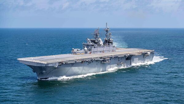 Десантный корабль ВМС США USS Tripoli (LHA-7) проводит ходовые испытания в Мексиканском заливе (15 июля 2019) - Sputnik Армения