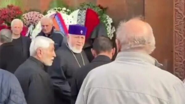 Զորի Բալայանի հոգեհանգստի արարողությունը Կոնդի Սուրբ Հովհաննես եկեղեցում - Sputnik Արմենիա