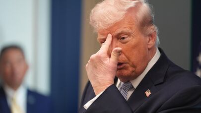 Президент США Дональд Трамп беседует с журналистами в зале для пресс-брифингов в Белом доме (6 апреля 2026). Вашингтон