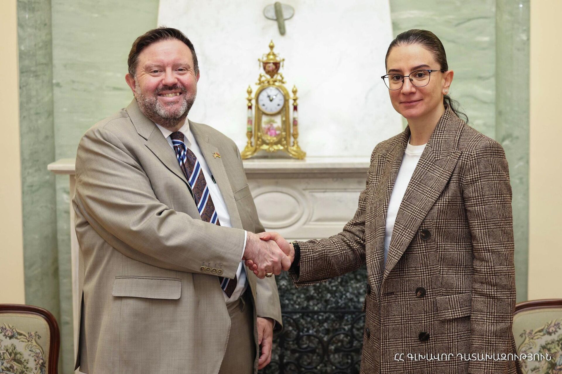 Генпрокурор Анна Вардапетян приняла делегацию во главе с временным поверенным в делах США Дэвидом Алленом (8 апреля 2026). Еревaн - Sputnik Արմենիա, 1920, 08.04.2026