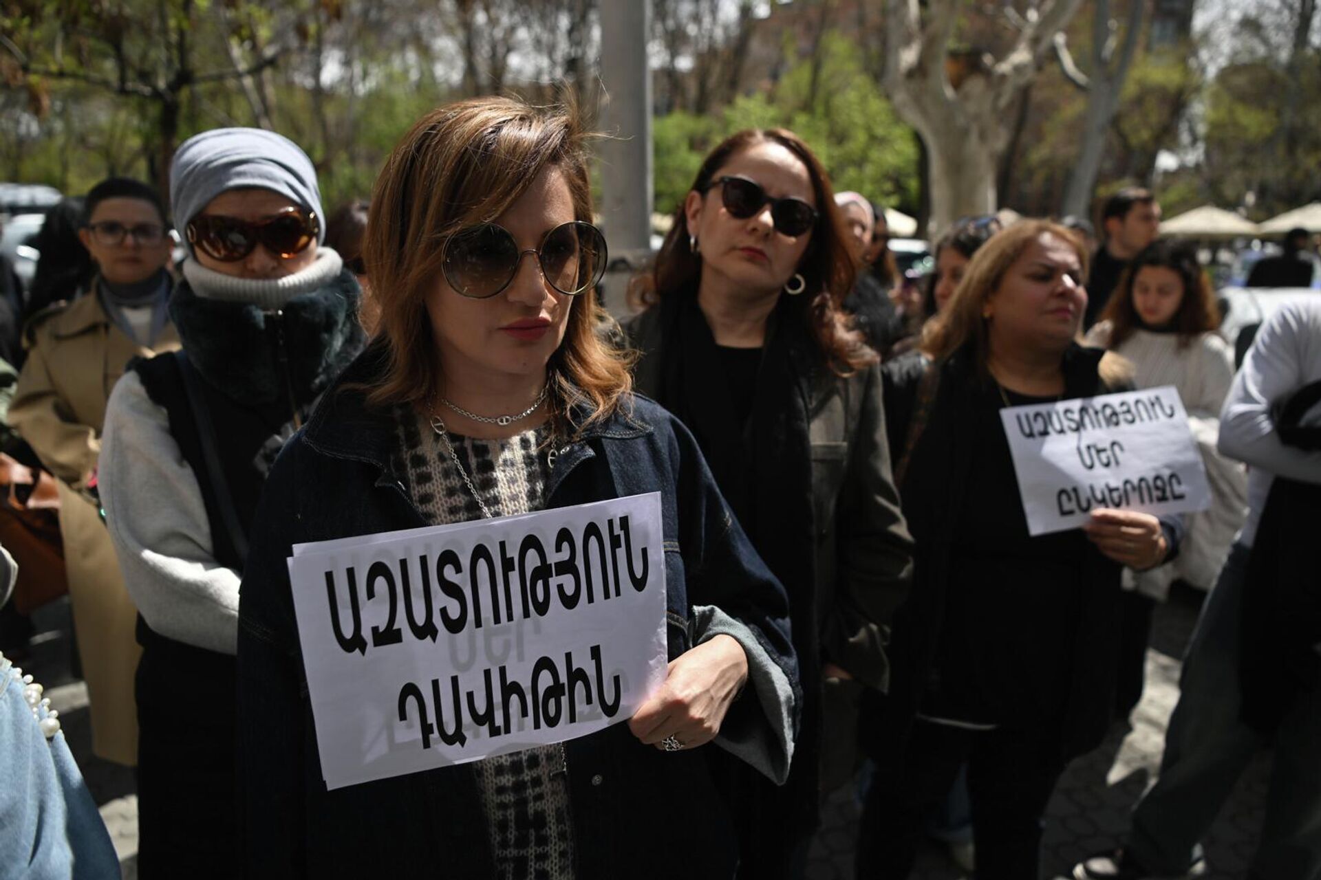 Акция в поддержку 18-летнего Давида Минасяна, арестованного после инцидента в церкви Св.Анны (9 апреля 2026). Еревaн Акция в поддержку 18-летнего Давида Минасяна, арестованного после инцидента в церкви Св.Анны (9 апреля 2026). Еревaн - Sputnik Армения, 1920, 09.04.2026